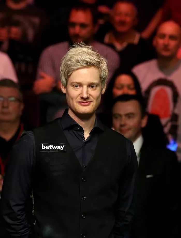 足球场上 足球场上